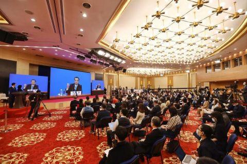 李克強(qiáng)：今年政府支出更多向民生領(lǐng)域傾斜，特別是義務(wù)教育和基本醫(yī)療